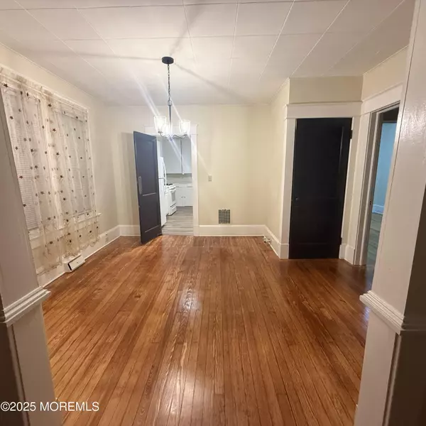 Red Bank, NJ 07701,44 W Sunset Avenue