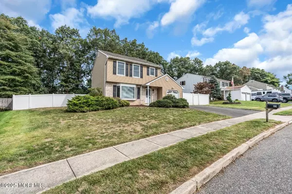 Howell, NJ 07731,45 Pinyon Street
