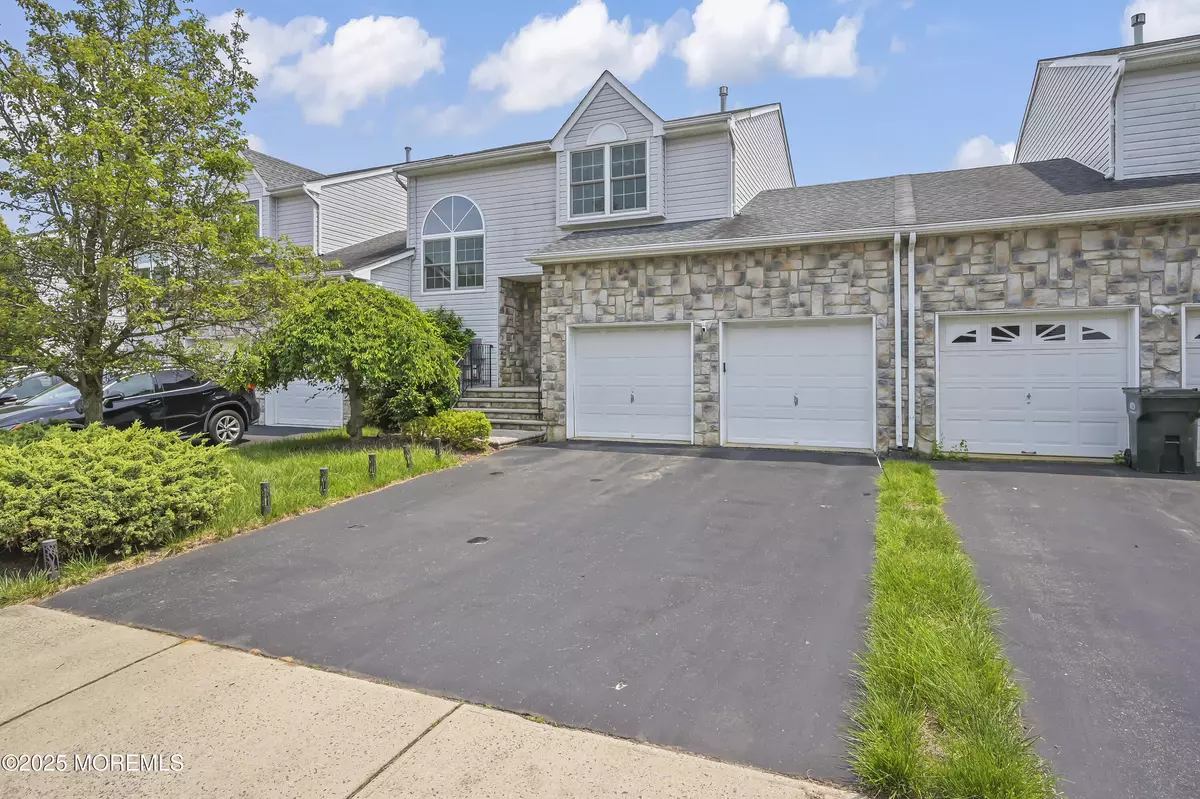 Marlboro, NJ 07746,23 Woodpecker Way