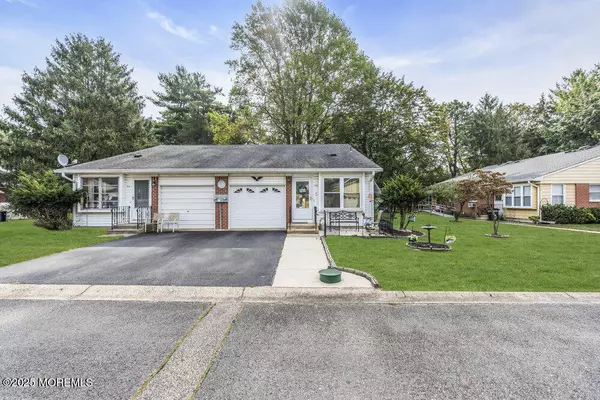 Whiting, NJ 08759,5 Quaker Lane #B