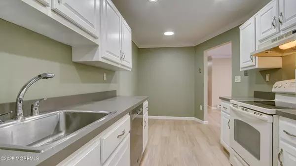 Manalapan, NJ 07726,30 Meadow Green Circle ##E