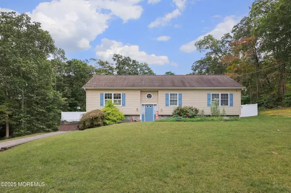 32 Oakland Drive, Jackson, NJ 08527