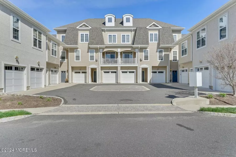 208 April Way, Middletown, NJ 07748