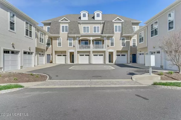 208 April Way, Middletown, NJ 07748