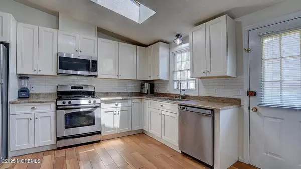 Manalapan, NJ 07726,21 Parkview Way