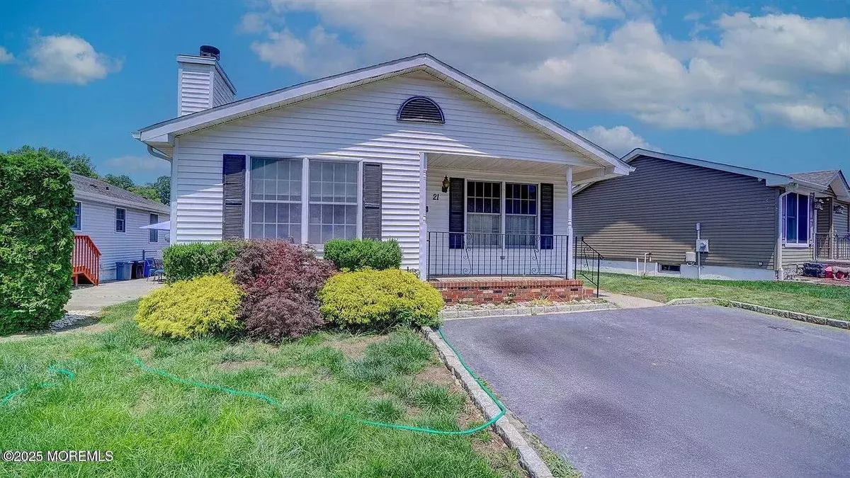 Manalapan, NJ 07726,21 Parkview Way
