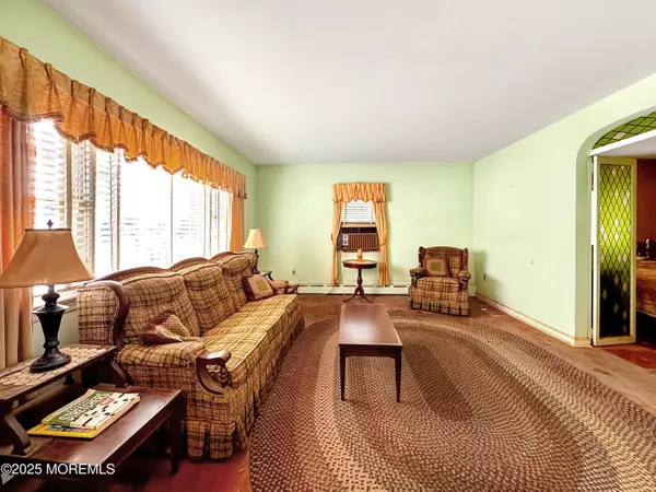 Trenton, NJ 08620,446 Route 156
