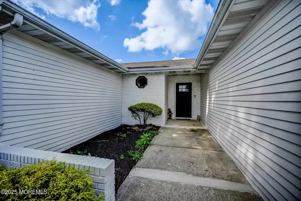 Marlboro, NJ 07746,41 Lakeview Drive