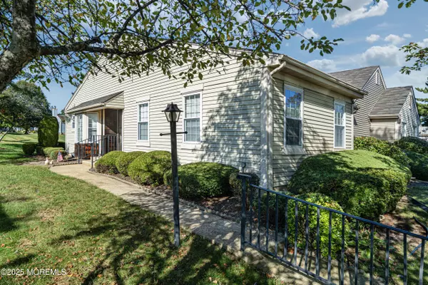 10 Martin Van Buren Drive #B, Monroe, NJ 08831