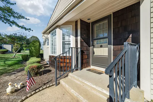 Monroe, NJ 08831,10 Martin Van Buren Drive #B