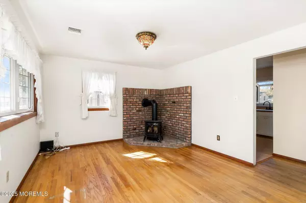 New Egypt, NJ 08533,3 Applegate Lane