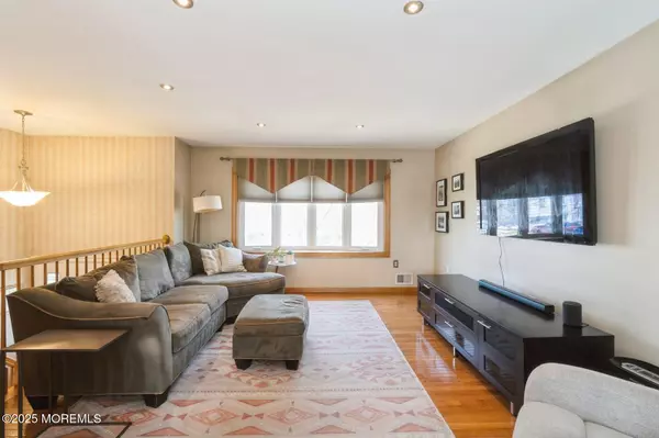 Howell, NJ 07731,13 Ivy Place