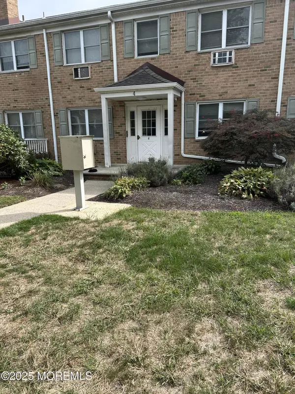 Freehold, NJ 07728,4 Windsor Terrace #F