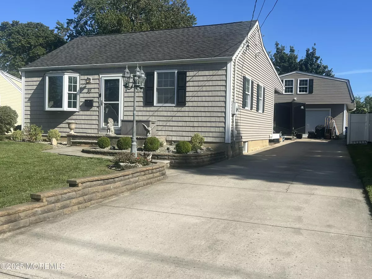 Eatontown, NJ 07724,32 Villa Place