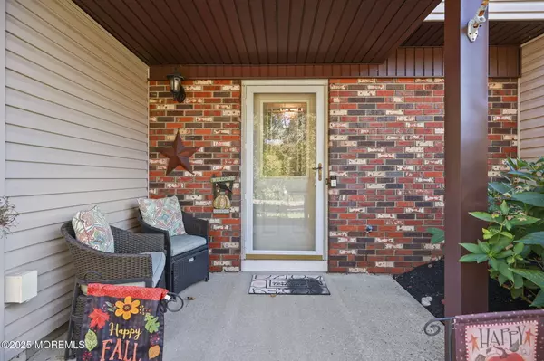Howell, NJ 07731,10 Colonial Court