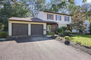 10 Colonial Court, Howell, NJ 07731