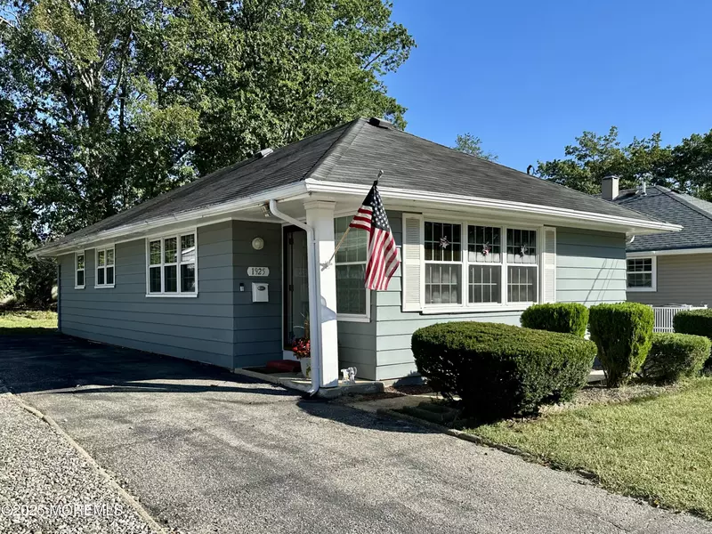 1925 Mount Carmel Boulevard, Toms River, NJ 08753