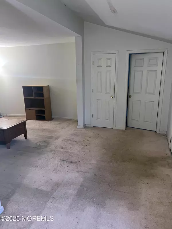 Belford, NJ 07718,310 East Road