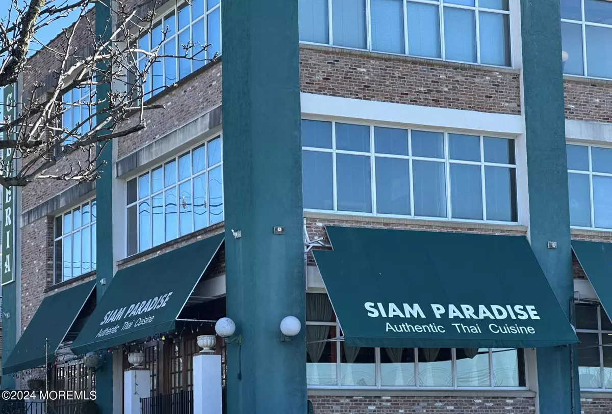 Red Bank, NJ 07701,2 Bridge Avenue #3