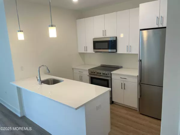 Asbury Park, NJ 07712,521 Lake Avenue #408
