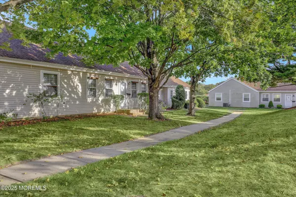 Freehold, NJ 07728,39 Piazza San Paola #B
