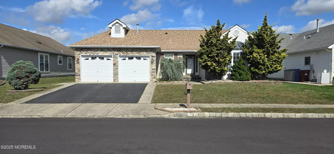 17 Blackpool Way, Toms River, NJ 08757