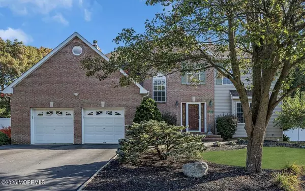 32 Sarah Lane, Howell, NJ 07731