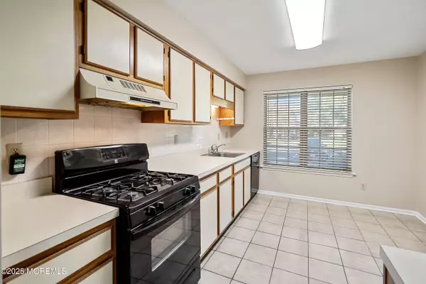 Freehold, NJ 07728,11 Stuart Drive #5