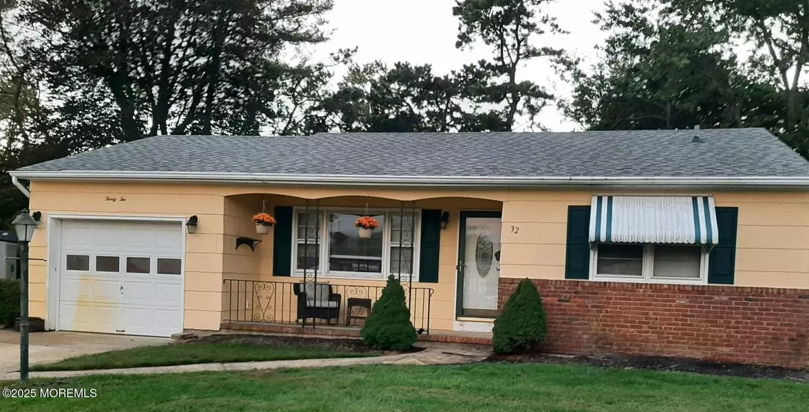 32 Sutherland Court, Toms River, NJ 08757