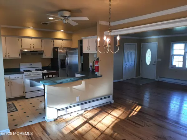 Toms River, NJ 08757,32 Sutherland Court