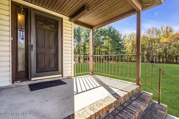 Manalapan, NJ 07726,438 Oak Knoll Drive #438