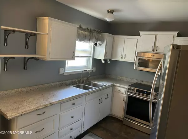 Whiting, NJ 08759,228 Columbine Avenue