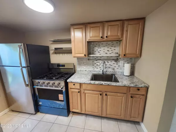 Keansburg, NJ 07734,4 Saint James Place