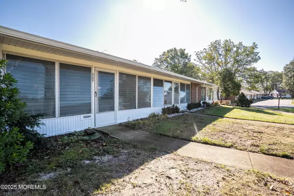 Lakewood, NJ 08701,828 Balmoral Court