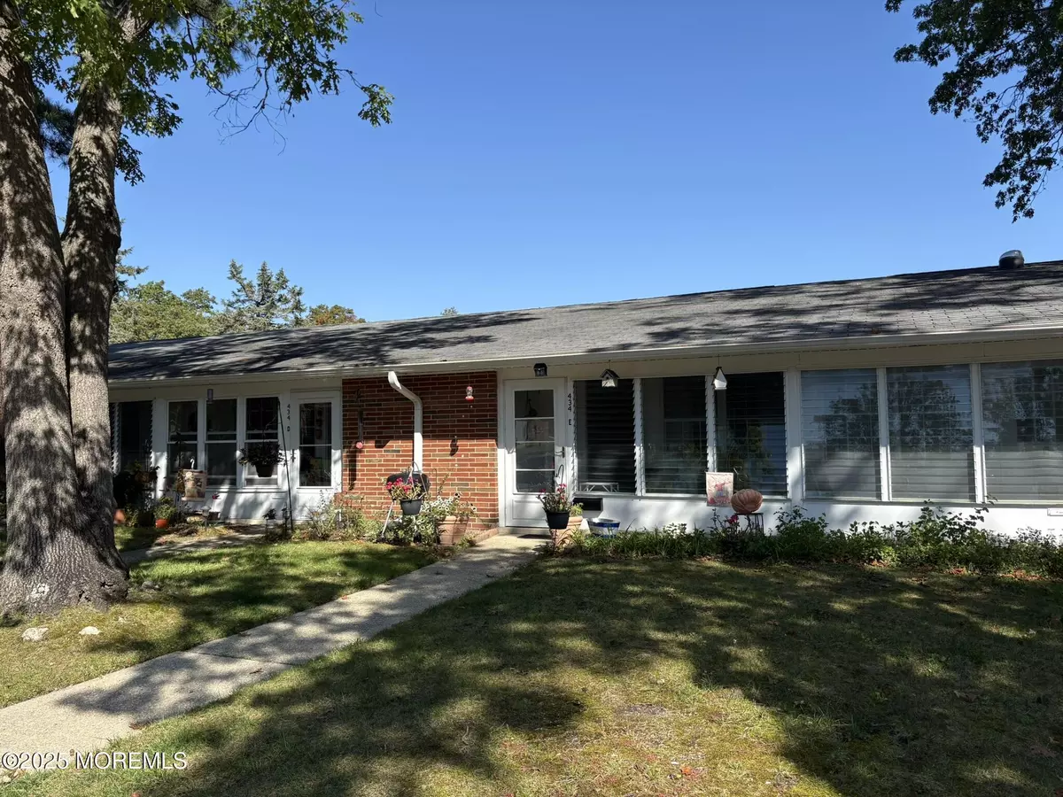 Lakewood, NJ 08701,434 Portsmouth Drive