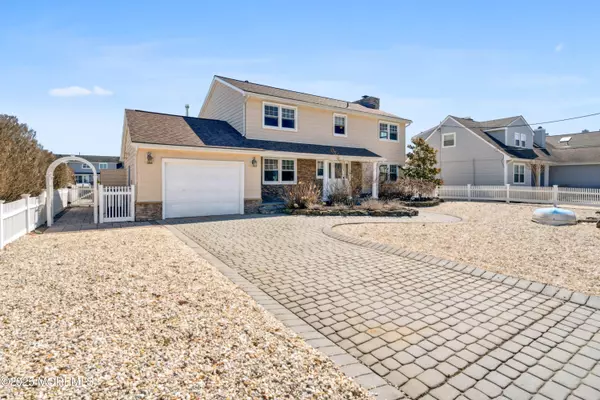 Mantoloking, NJ 08738,242 Curtis Point Drive