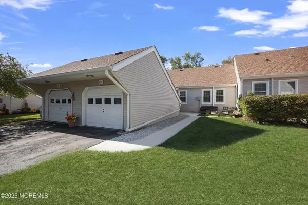 Freehold, NJ 07728,113 Pilatus Platz #C