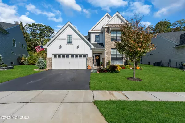 140 Grandview Circle, Farmingdale, NJ 07727