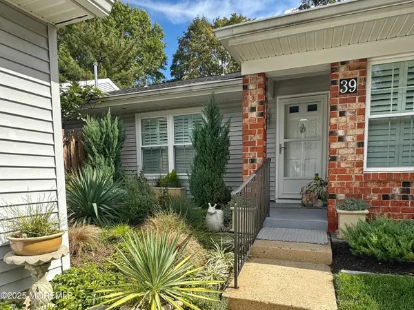 Red Bank, NJ 07701,39 Boxwood Terrace