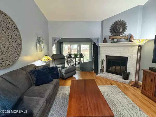 Red Bank, NJ 07701,39 Boxwood Terrace