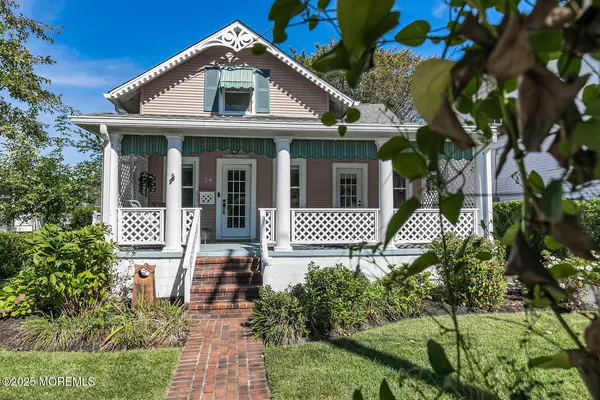 Rumson, NJ 07760,24 Grant Avenue
