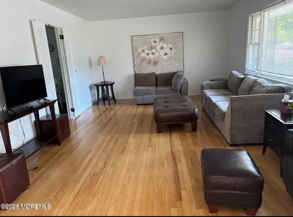 Oakhurst, NJ 07755,41 Heath Avenue