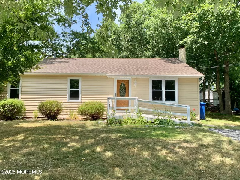 154 Atlantis Avenue, Manahawkin, NJ 08050