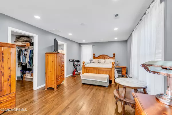 Freehold, NJ 07728,21 Frances Drive