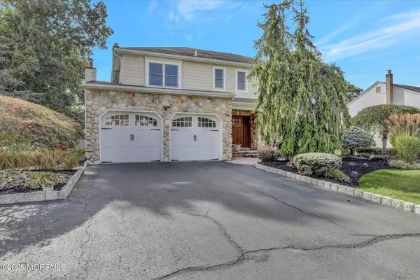 Manalapan, NJ 07726,11 Rowena Road