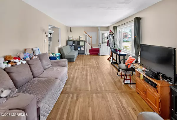 Freehold, NJ 07728,27 Runyon Avenue