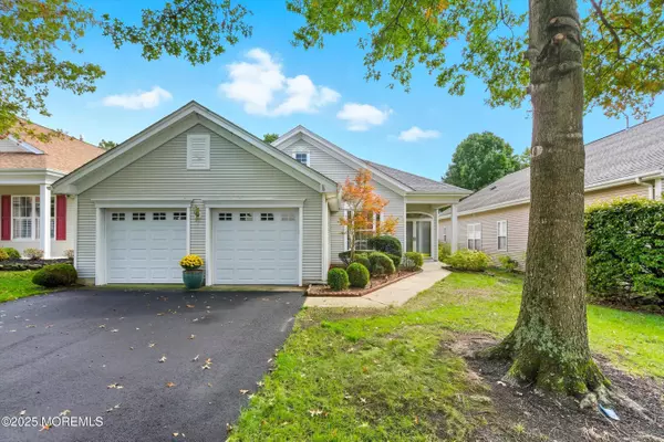 Lakewood, NJ 08701,16 Greenways Lane