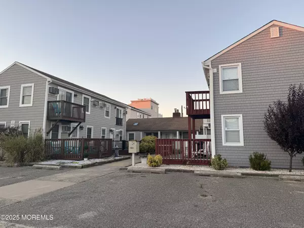 Seaside Heights, NJ 08751,124 Lincoln Avenue #4