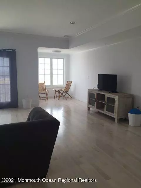 Sea Bright, NJ 07760,1066 Ocean Avenue #3