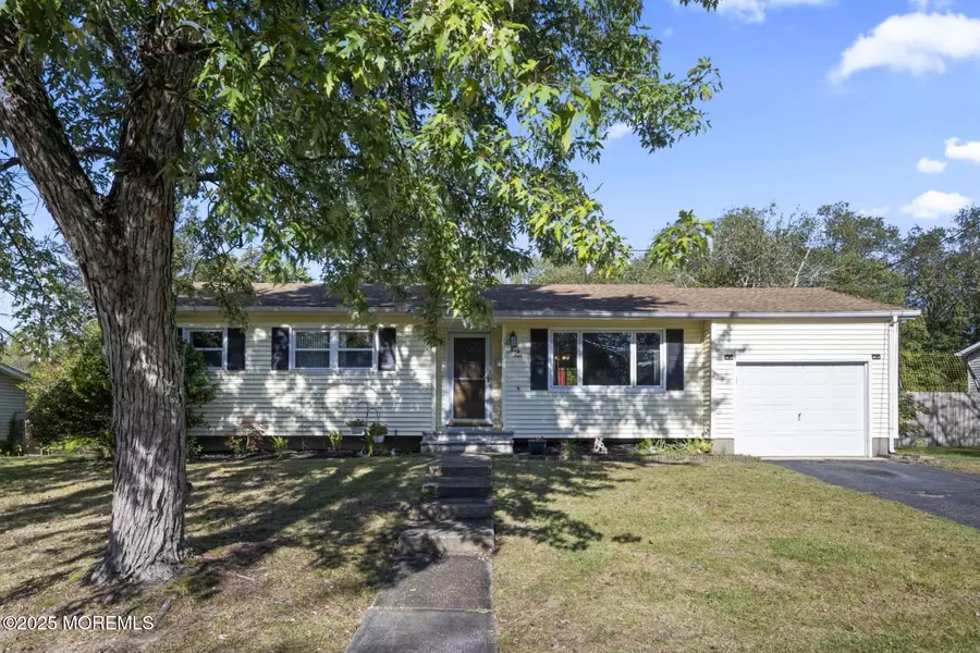 34 Drexel Drive, Jackson, NJ 08527